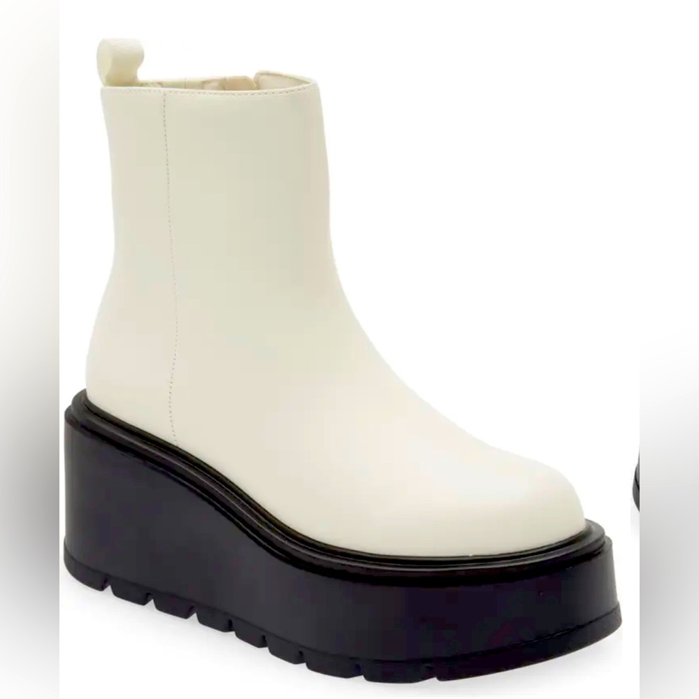 BP. Milo Platform Bootie ( women) white 9.5 NWOT